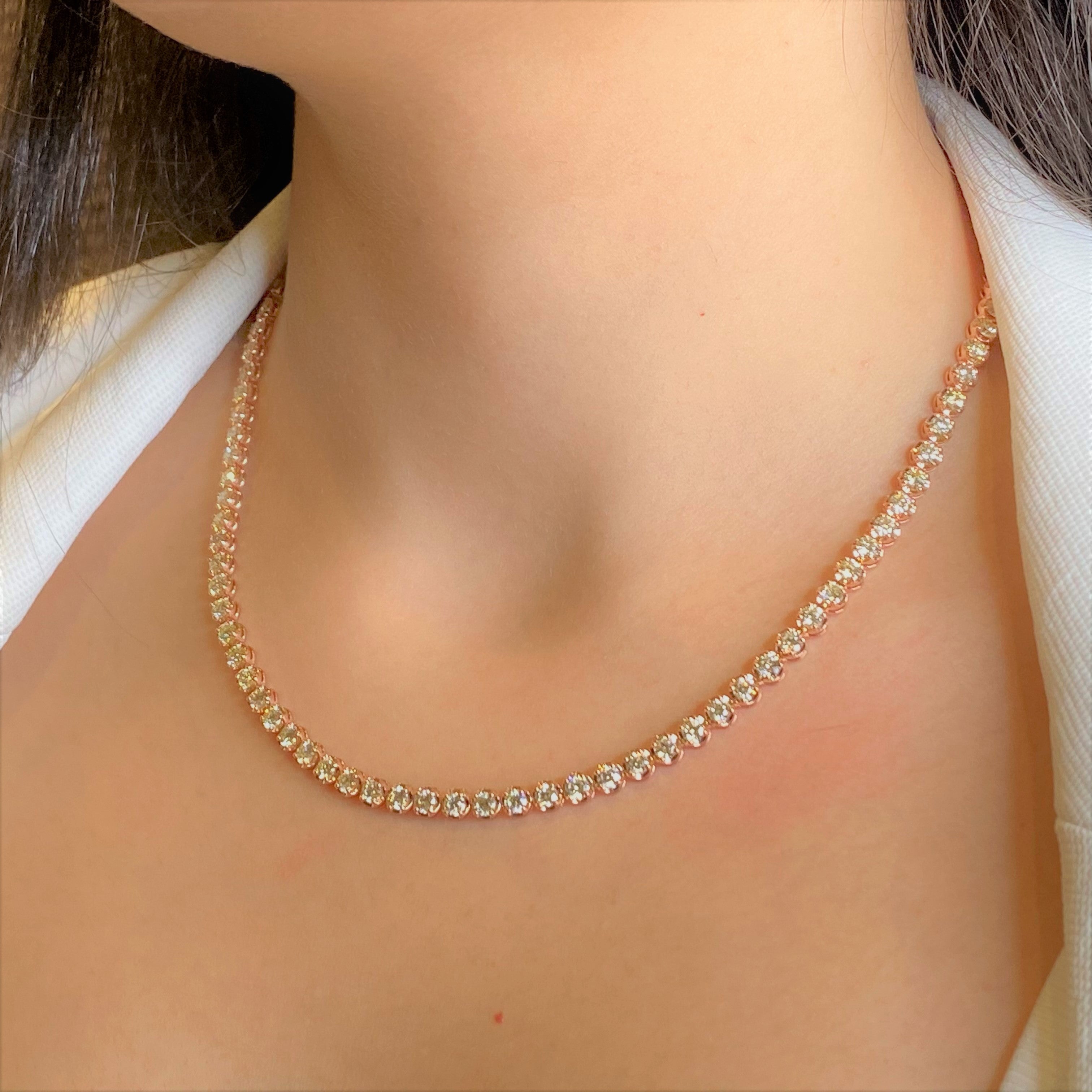 16.00 CT. - 30.00 CT. 18 Pointer Diamond Crown Setting Tennis Chain in Gold - White Carat - USA & Canada